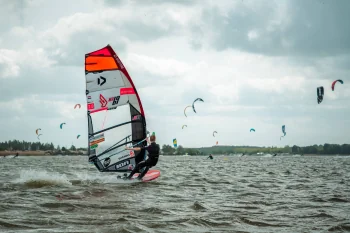 LES 5 MEILLEURS SPOTS DE WINDSURF AUX PAYS-BAS